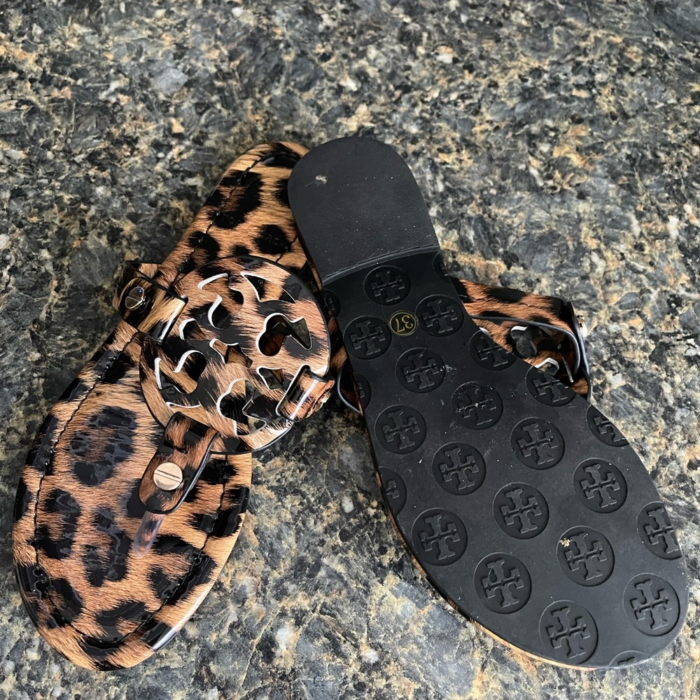 Leopard print patent sandals